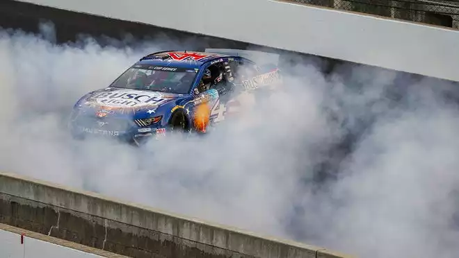 Brickyard 400 performing live