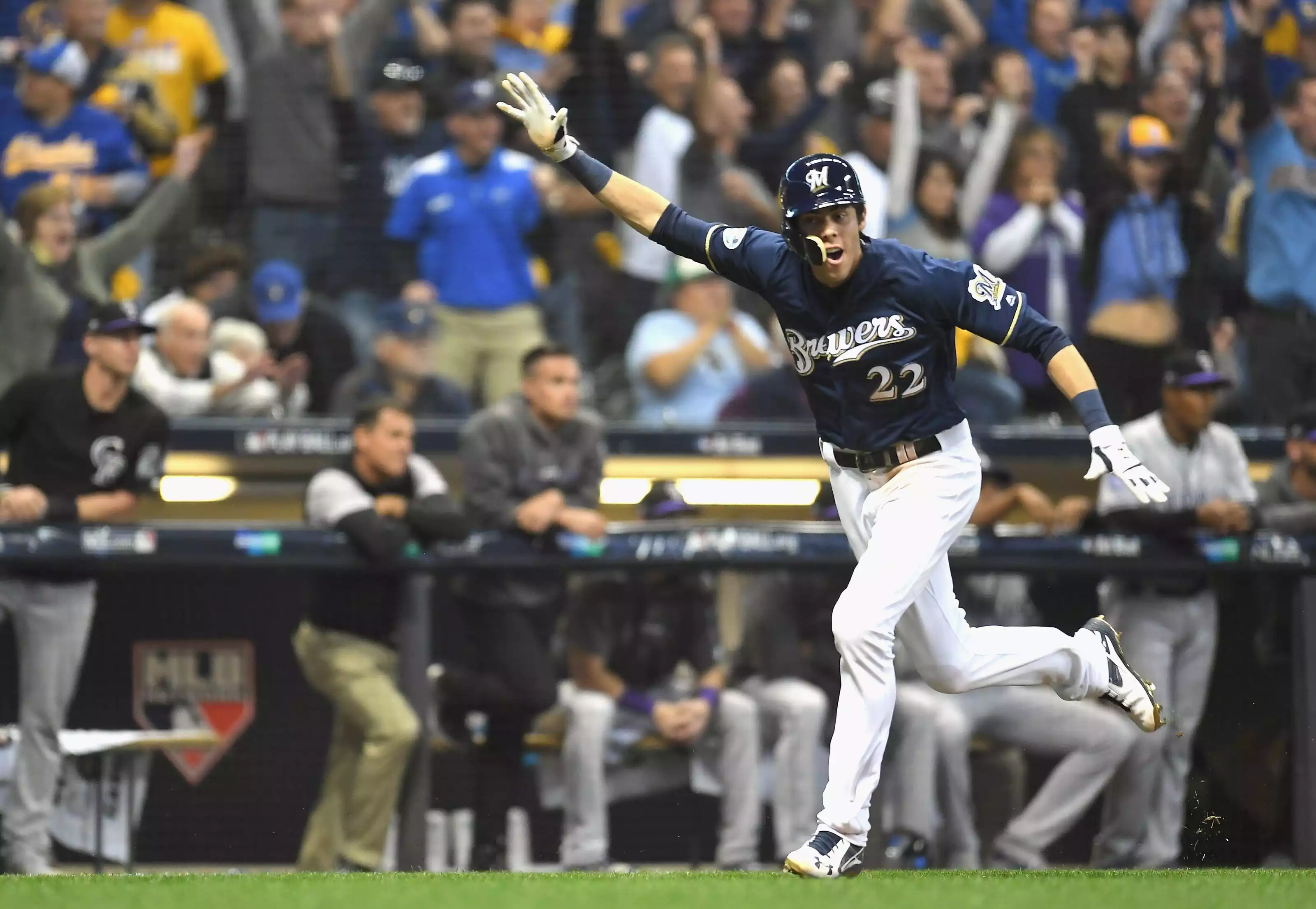 Kansas City Royals at Milwaukee Brewers performing live at American Family Field.