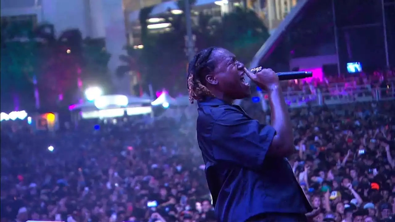 Don Toliver performing live
